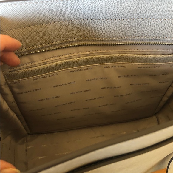 Michael Kors Shoulder Bag - Picture 4 of 8